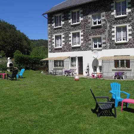 Le Pavin Avec Vue Sur Chateau De Lägenhet *