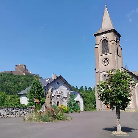 Le Pavin Avec Vue Sur Chateau De Lägenhet Murol