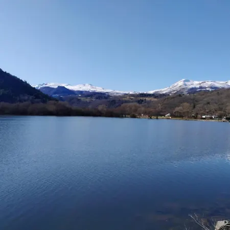 Le Pavin Avec Vue Sur Chateau De Lägenhet Murol