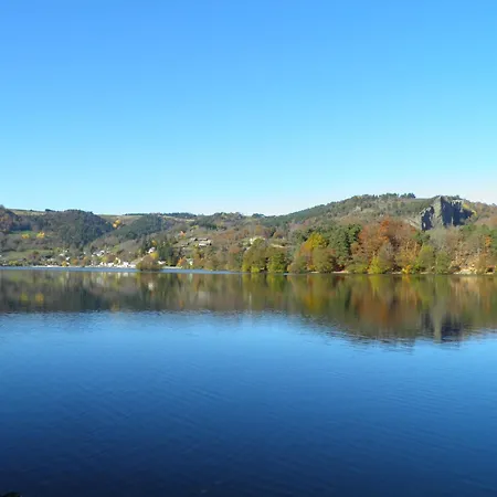 Le Pavin Avec Vue Sur Chateau De Lägenhet